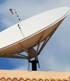 Pourquoi choisir la TV par satellite pour les logements collectifs ?