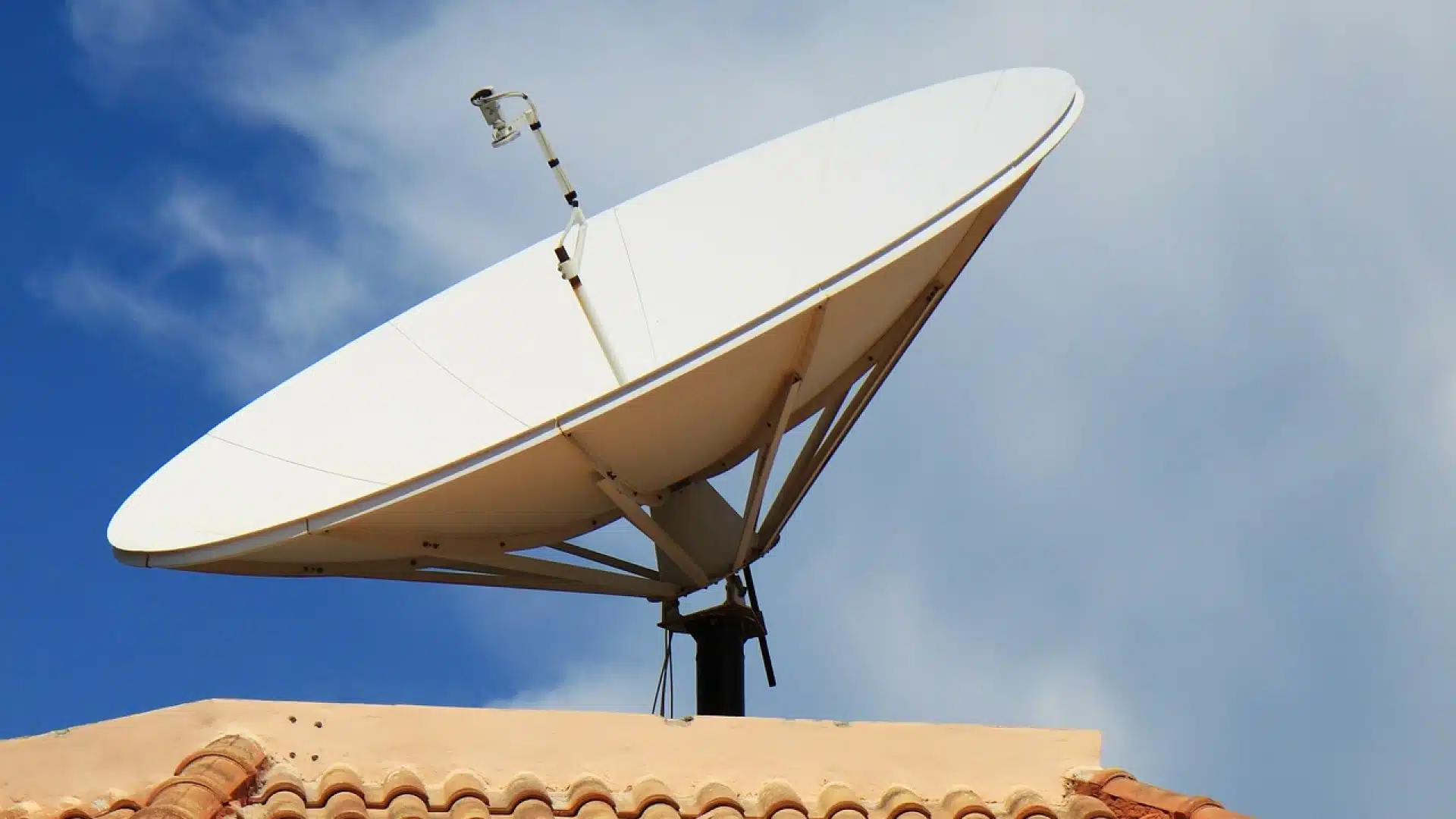 Pourquoi choisir la TV par satellite pour les logements collectifs ?